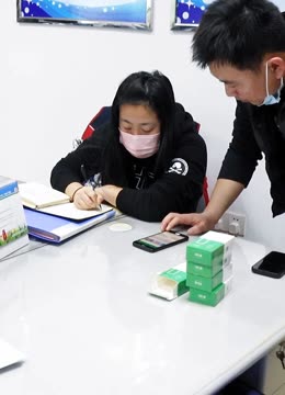 交警化身“绿卫士”撑起学生“平安伞”(图1)